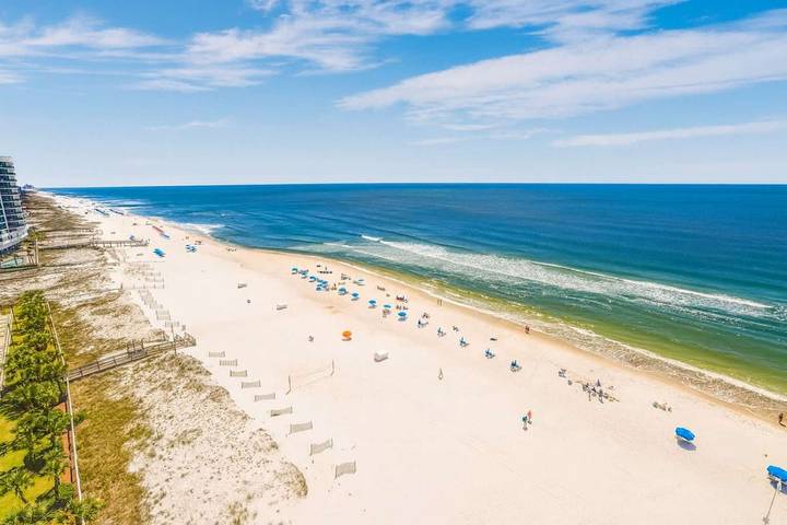 Vacation rental for 8 people, with balcony and pool, kid friendly by Orange Beach