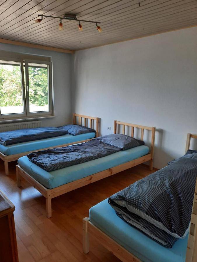 Ganze Wohnung, Basic Triple Room with Shared Bathroom in Dornbirn, Bodensee-Vorarlberg
