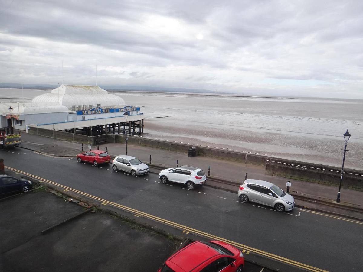 Entire apartment, Three-Bedroom Apartment in Burnham on Sea & Highbridge, Somerset