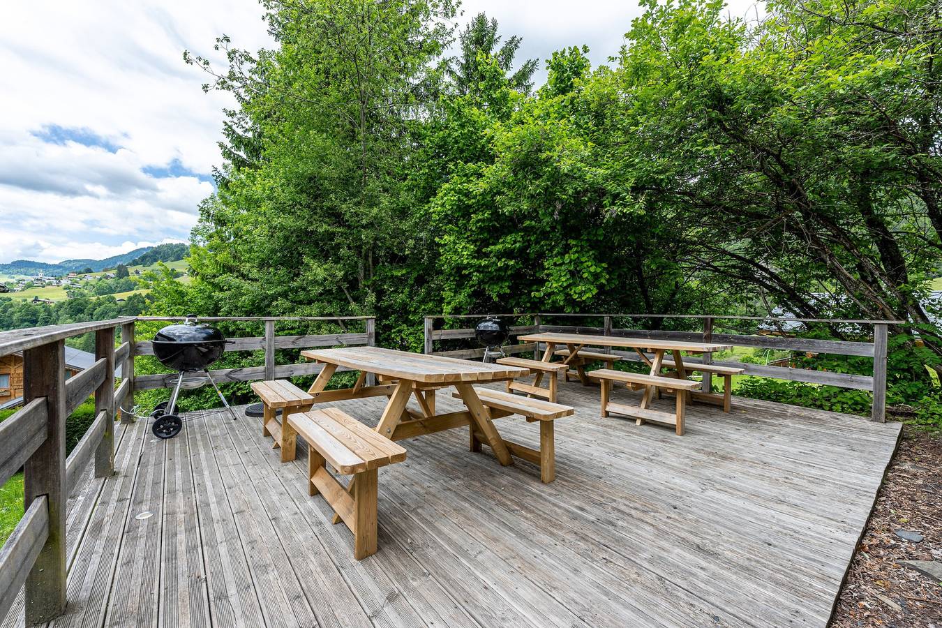 Entire apartment, Apartment "Le Chamois" with Shared Terrace, Balcony, and Wi-Fi in Flumet, Albertville region