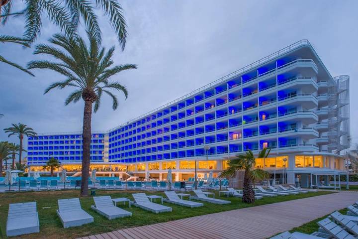 Hotel für 2 Personen, mit Balkon und Terrasse sowie Garten und Pool am Playa d'en Bossa