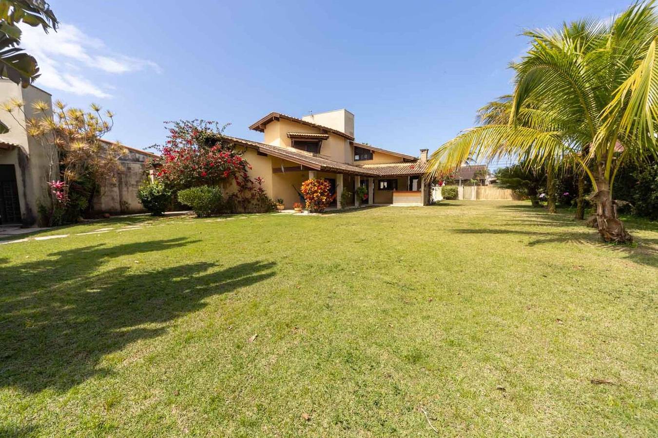 Casa com Área Gourmet e Quintal a 200 m da Praia in Itanhaém, Baixada Santista