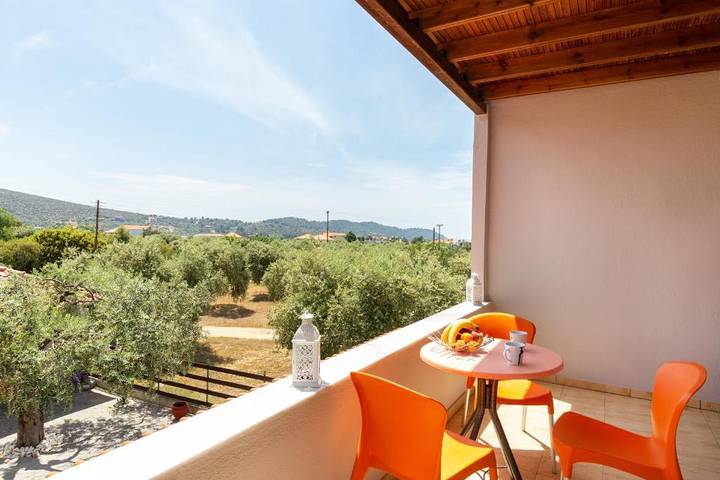 Vacation rental for 4 people, with pool and yard, kid friendly in Thassos