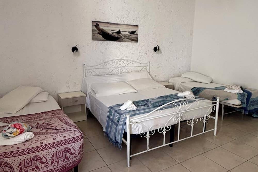 Entire apartment, Apartment with a view 700m from the sea in Torre Pali, Salve