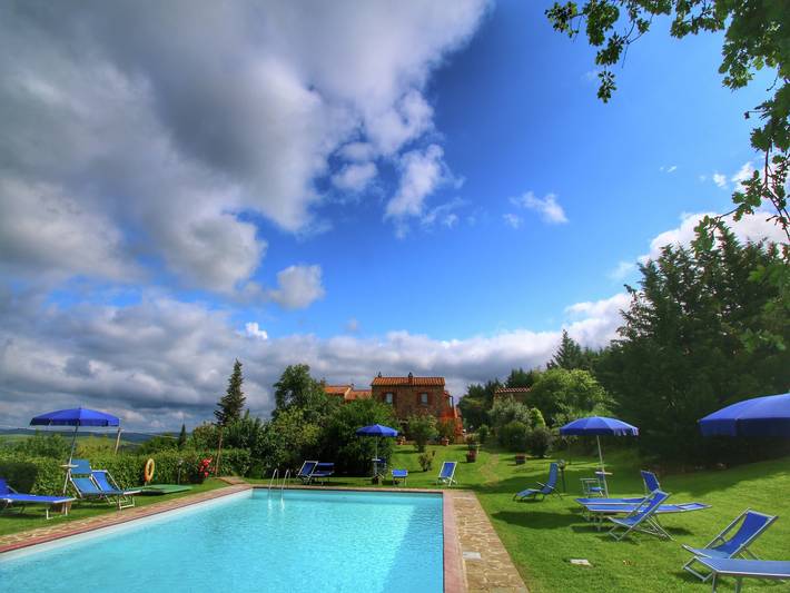 Agriturismo per 4 persone, con piscina e balcone nonché giardino in Val d’Orcia