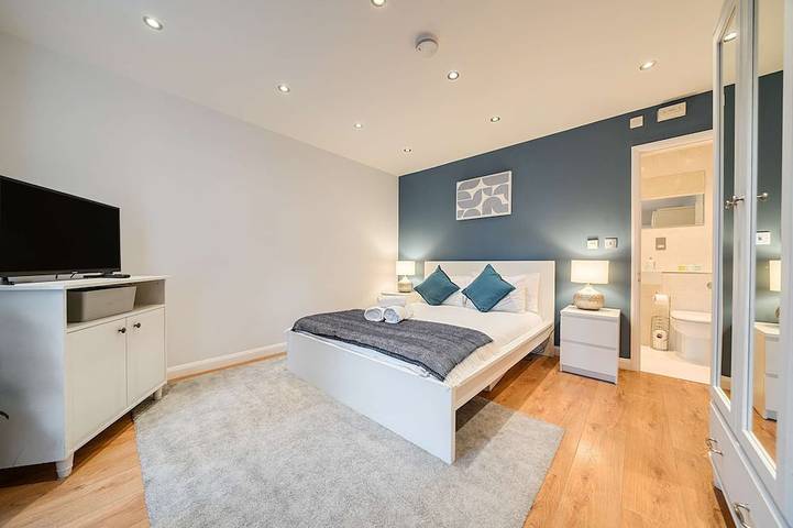 Appartement entier, 2Br House, Walk to Windsor Castle + Parking for 1 in Windsor, Berkshire