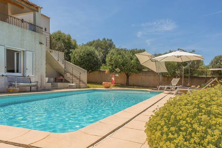 Villa pour 8 personnes, avec terrasse et piscine