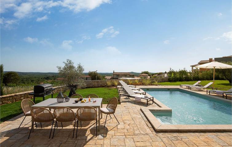 Apartment am Meer mit Pool, Terrasse und kurzer Anbindung an das Stadtzentrum in Sveti Lovreč Pazenatički, Zentralistrien