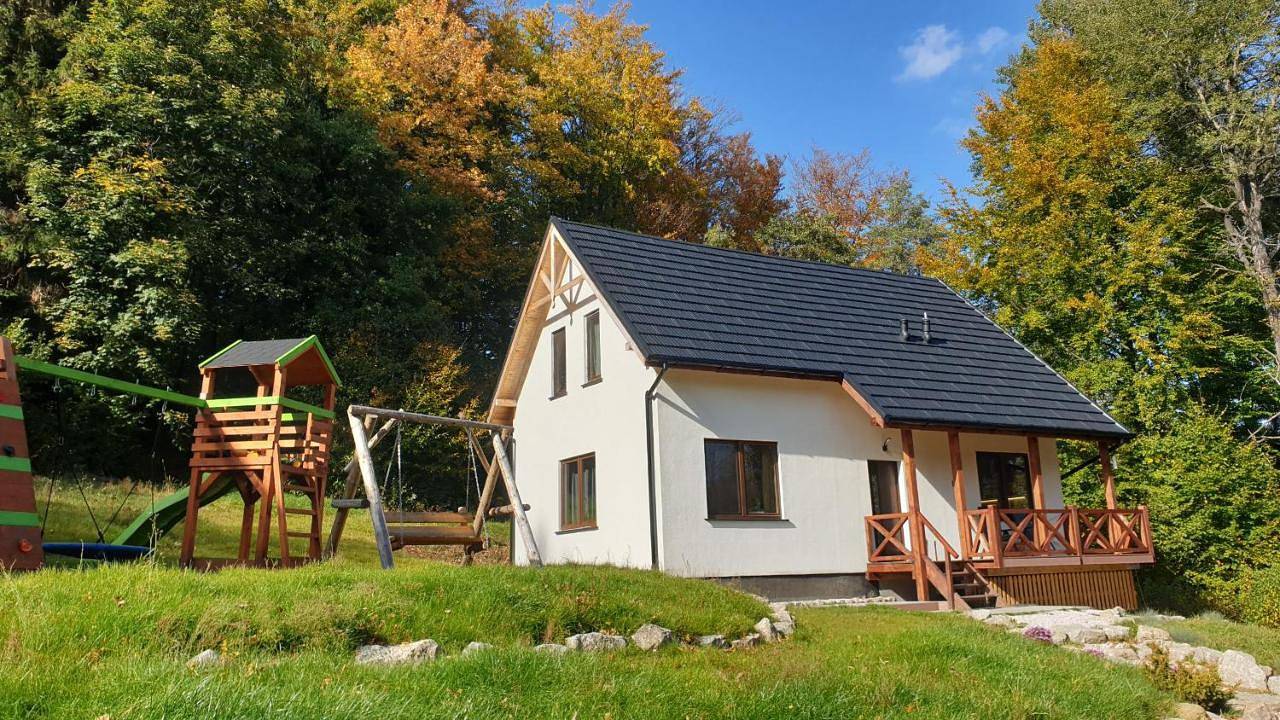 Omszałe Głazy Dom i Domek na wyłączność przy szlakach Karkonoszy in Zachełmie, Sudety (Polska)