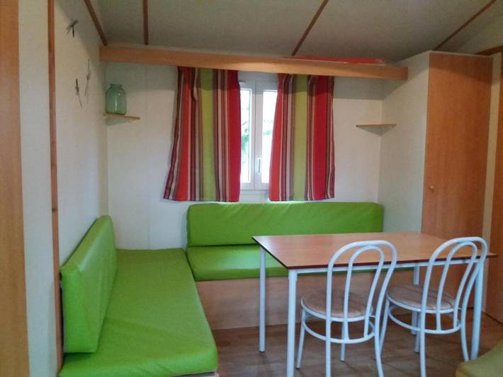 Camping pour 4 personnes, avec terrasse et piscine, animaux acceptés en Haute-Loire - 3