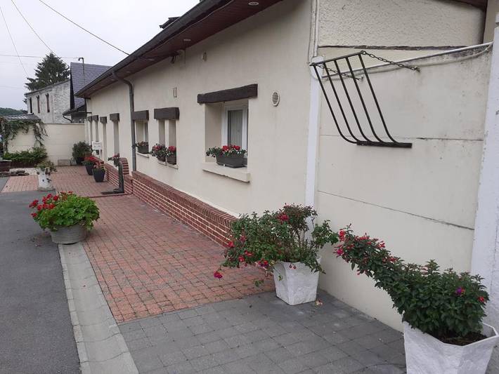 Location de vacances pour 2 personnes, avec Terrasse et Vue dans La Neuville-aux-Joûtes