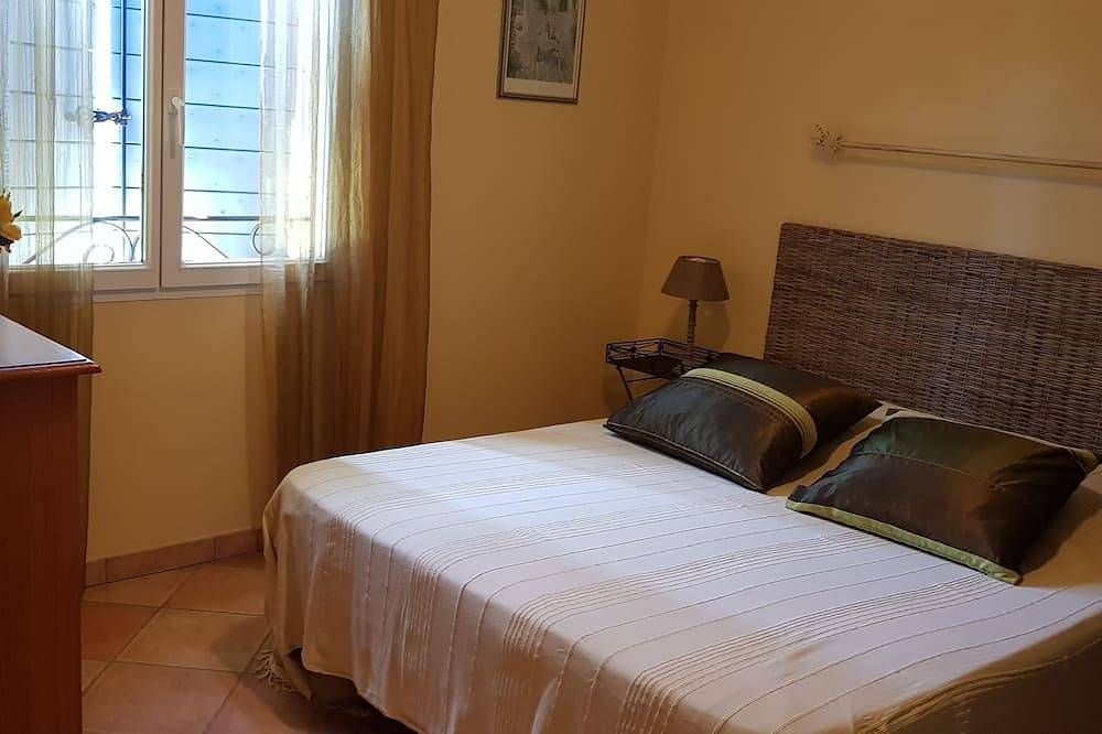 Brillante casa de campo provenzal en Lorgues en una zona rural tranquila con piscina y amplio jardín. in Lorgues, Region de Draguignan