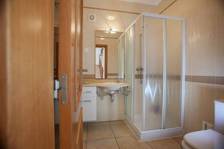 Nova cama enorme 3, 3 casa de banho com piscina privada.  Vista para o mar e área para churrasco. in São Sebastião, São Gonçalo de Lagos