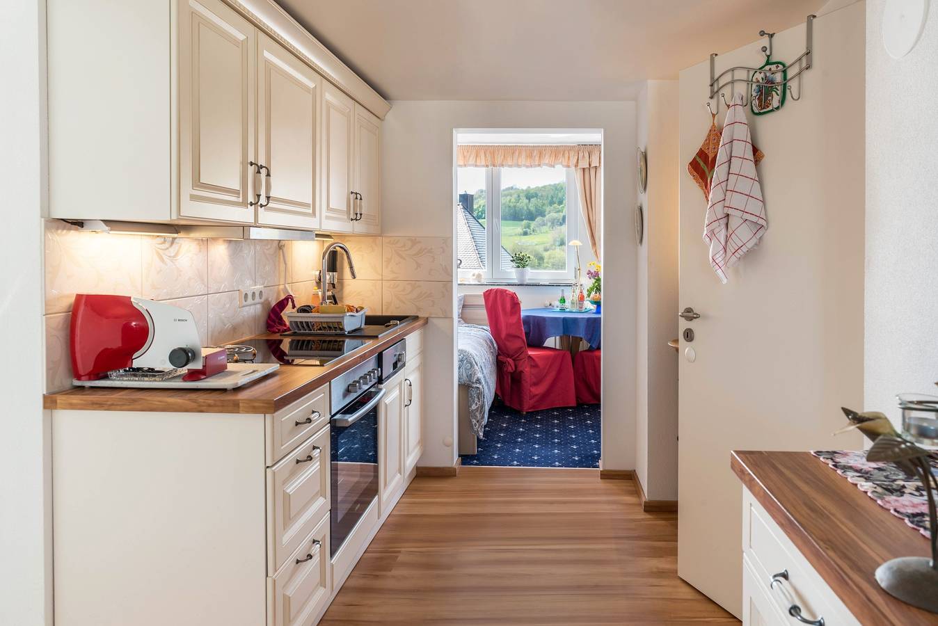 Ganze Wohnung, Ferienwohnung "Flair Lilie" Gemeinsamer Garten, Sauna & Whirlpool in Stockach, Landkreis Konstanz