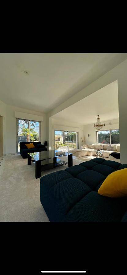 Location de vacances pour 9 personnes, avec jardin et piscine à Saint-Yrieix-sur-Charente