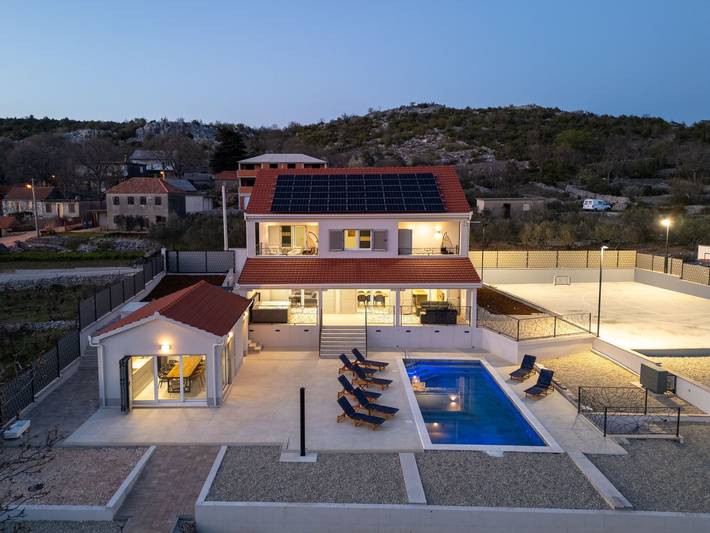 Ferienhaus für 8 Personen, mit Garten und Balkon