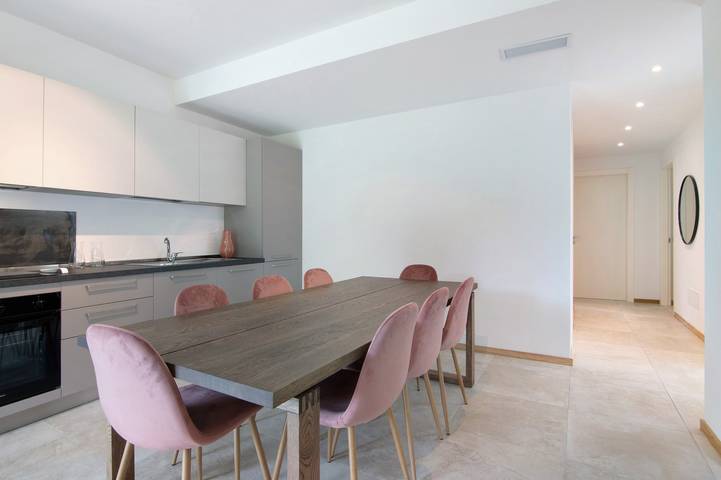 Appartamento intero, Appartamento 'La Villa del Lago in Giardino' con vista mare, Wi-Fi e aria condizionata in Spiaggia di Piona, Colico