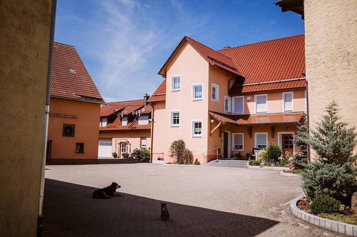 Ganze Wohnung, Gemütliche Ferienwohnung für bis zu 4 Personen in Haundorf, Fränkisches Seenland