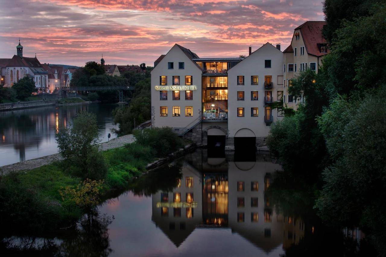 Senior Suite with River View in Regensburg, Ostbayern