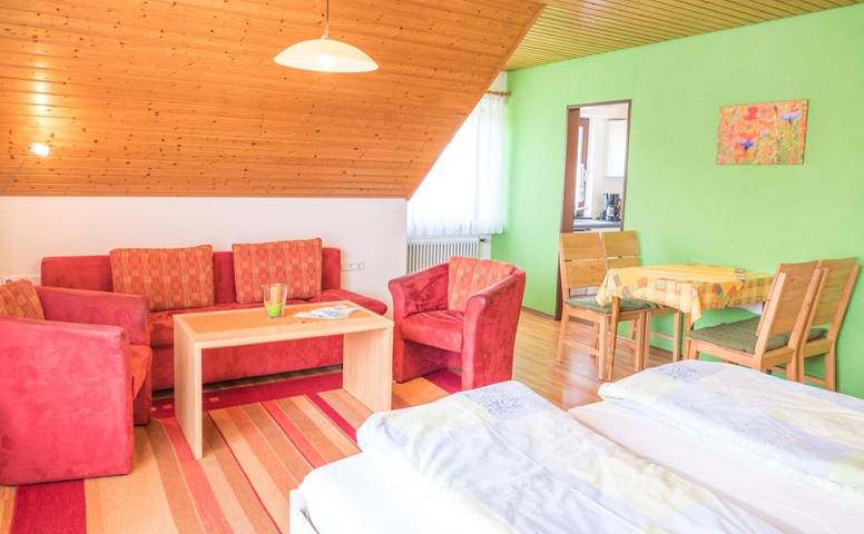 Ferienwohnung für 2 Personen, mit Terrasse und Ausblick sowie Seeblick und Garten in Hagnau am Bodensee - 2