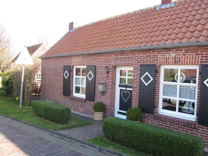 Ferienhaus für 4 Personen, mit Terrasse und Garten in Rysum