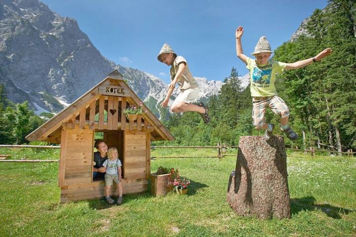 Location de vacances pour 3 personnes, avec vue et jardin à Solčava - 4