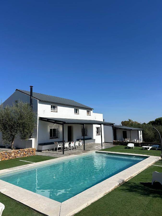 Casa rural para 18 personas, con vistas además de piscina y jardín, Se admiten mascotas en Arahal - 4
