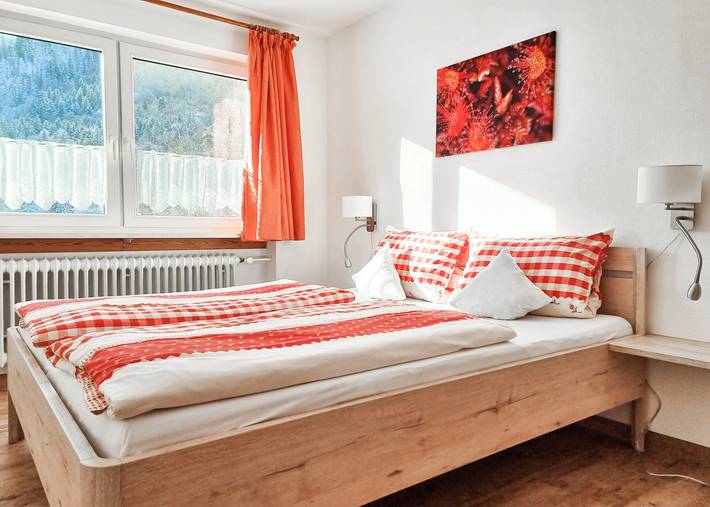 Ferienwohnung für 2 Personen, mit Terrasse und Garten sowie Ausblick, kinderfreundlich in Oberstdorf - 2