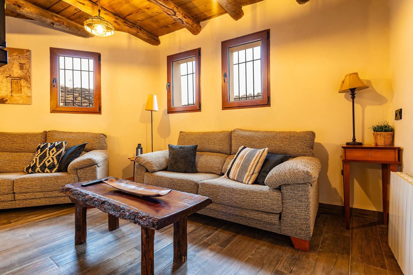 Maison rurale 'Parreta Estancia El Refugio' avec vue sur la montagne, terrasse privée et jardin privé in Villafranca del Cid, Province de Castellón