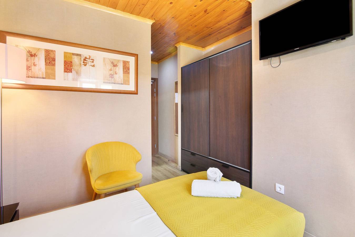 Appartamento intero, Appartamento 'Quarto Individual Standard 202' con terrazza condivisa, Wi-Fi e aria condizionata in São Pedro, Faro Portogallo