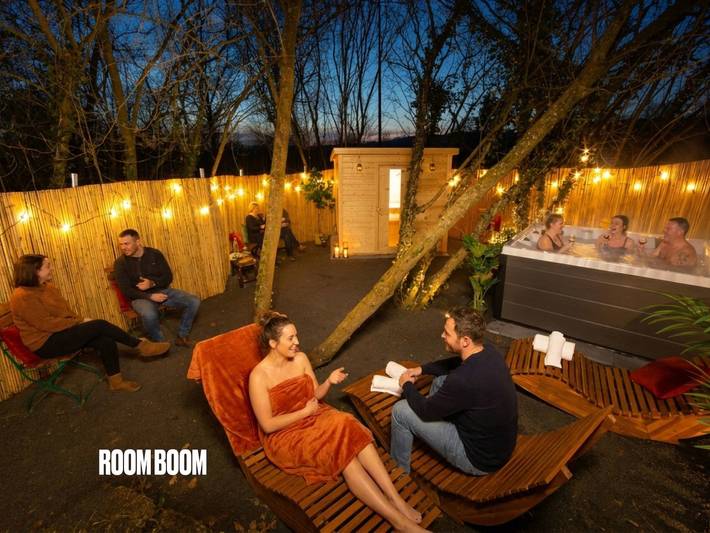 Ferienhaus für 16 Personen, mit Sauna und Whirlpool sowie Garten, mit Haustier in Wetterau