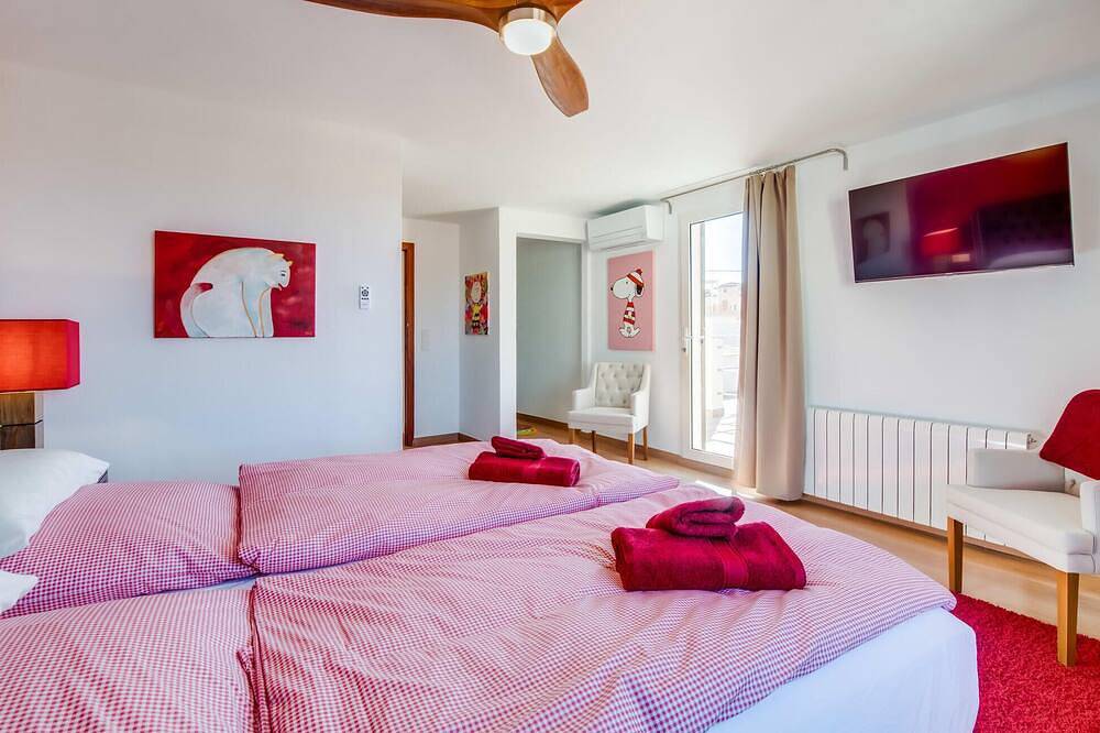 Cozy home in Cala Ratjada with private swimming pool, can be inside or outside in Cala Ratjada, Capdepera