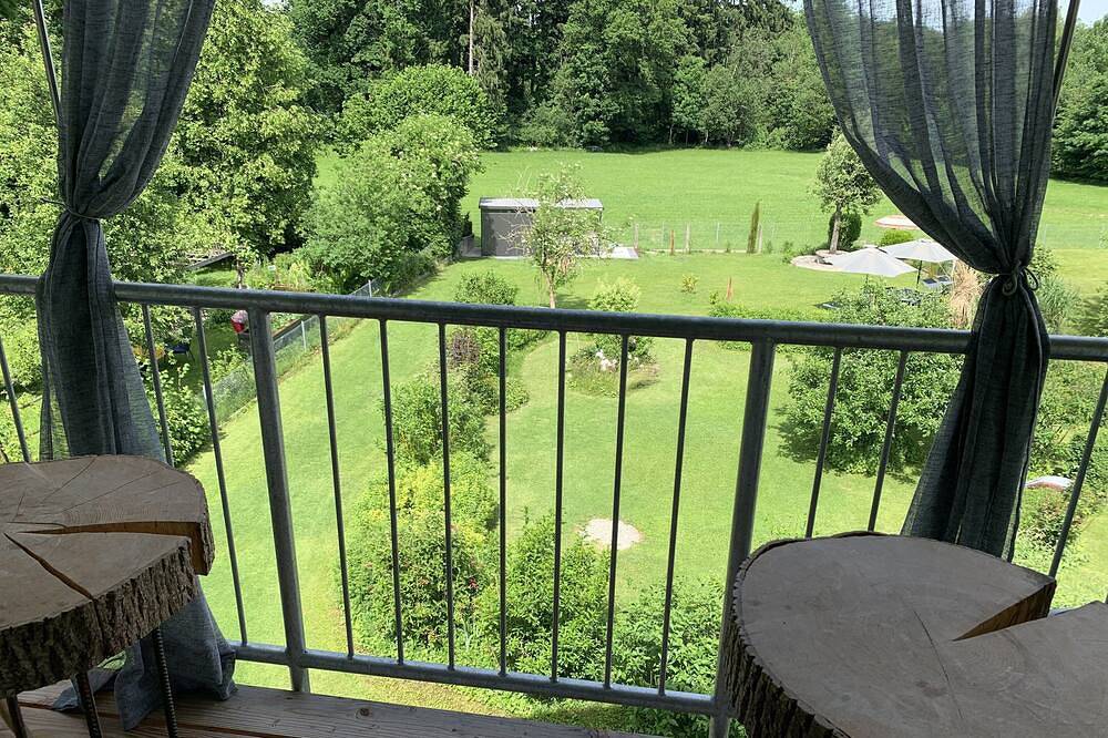 Ganze Wohnung, Chiemgau-Loft zwischen  Seenzauber und Gipfelglück -  Balkon, Garten, Badekabine in Riedering, Landkreis Rosenheim