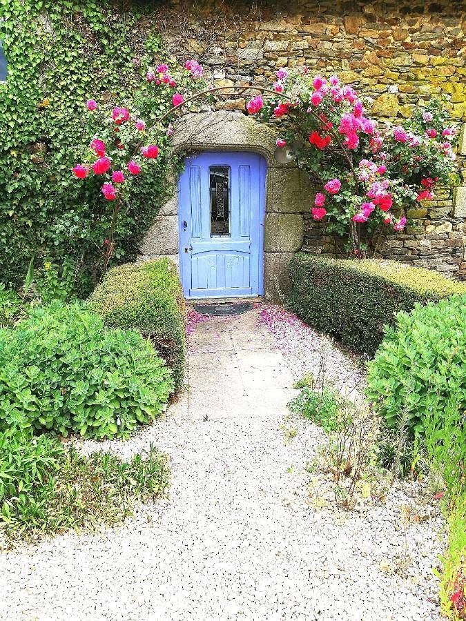 Location de vacances pour 8 personnes, avec vue ainsi que jardin et piscine, animaux acceptés à Pleugriffet - 3