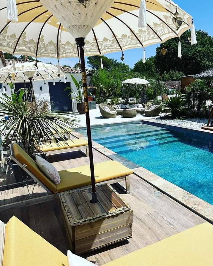 Chambre d’hôte pour 5 personnes, avec Terrasse et Jacuzzi ainsi que Jardin et Piscine à Peypin