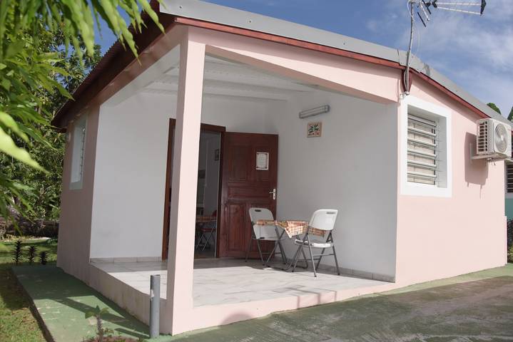 Location de vacances pour 2 personnes, avec terrasse et jardin à Capesterre-Belle-Eau - 2