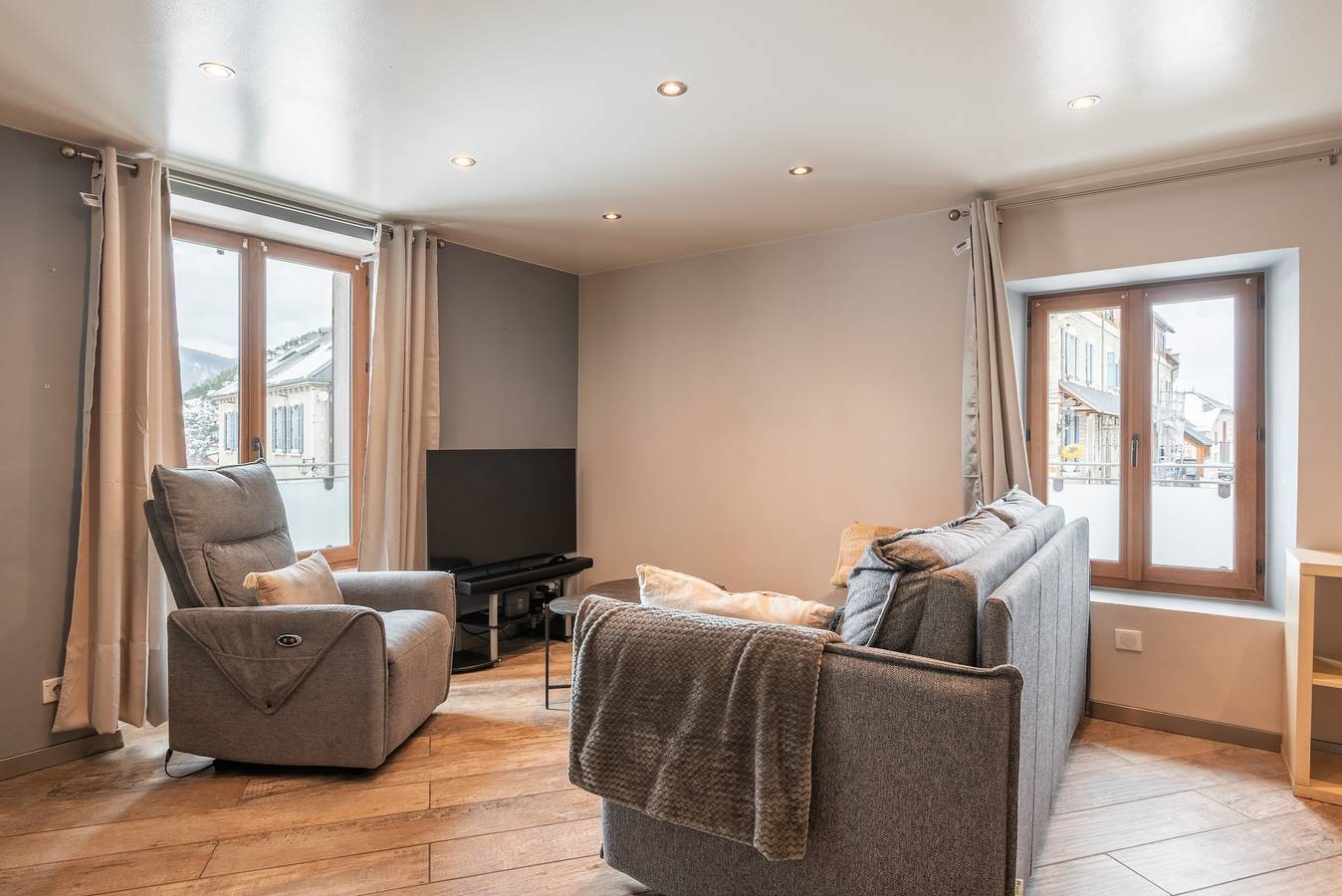 Appartement entier, Appartement « Loft cosy au cœur du village » avec vue sur la montagne et Wi-Fi in Villard-de-Lans, Parc naturel régional du Vercors