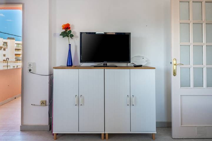 Apartamento entero, Apartamento 'Apartamento Los Hermanos' con Wi-Fi y aire acondicionado in Es Pujols, Formentera