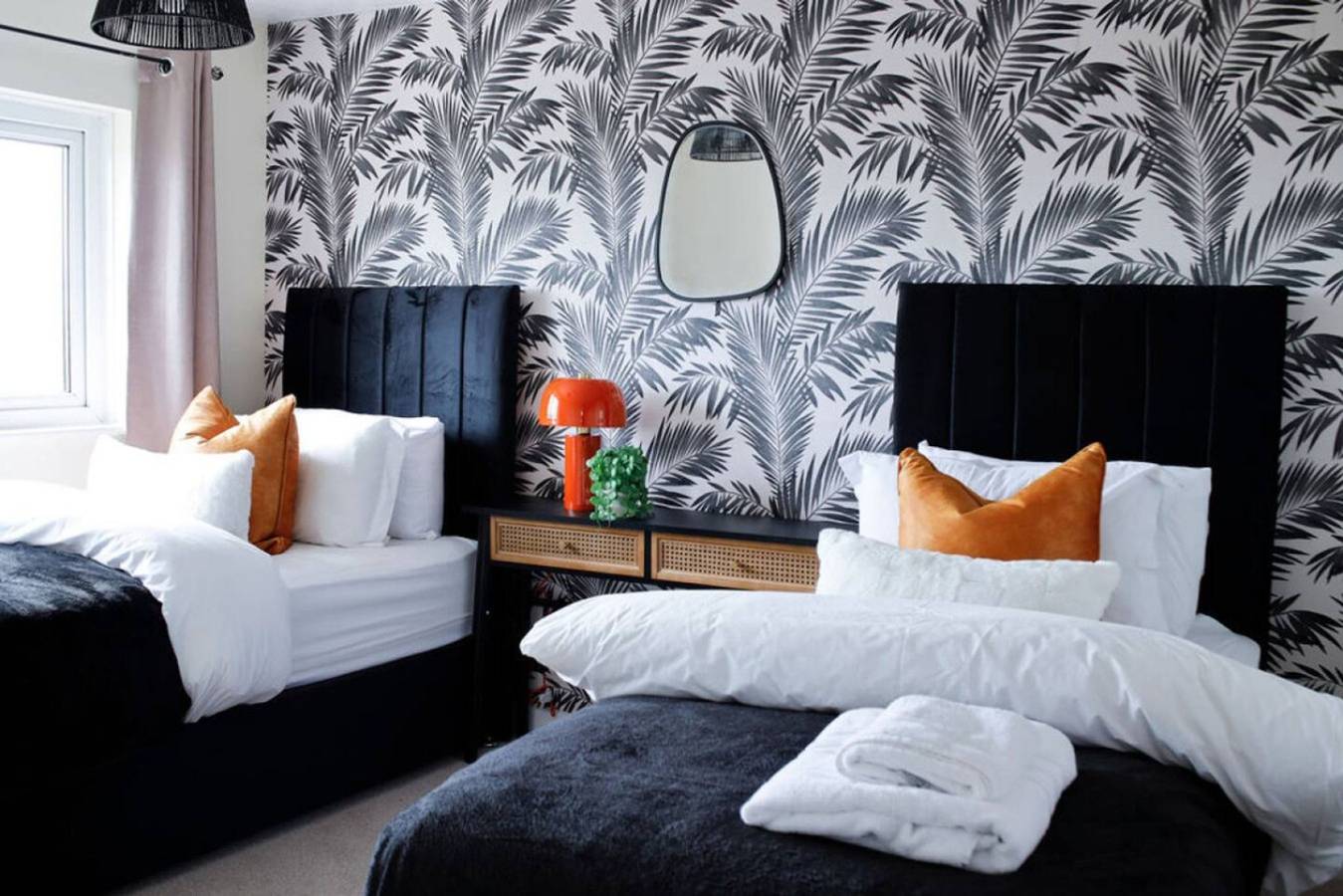 Newly Renovated 3Br House Perfect for Families or Contractors in Plymouth, South West England