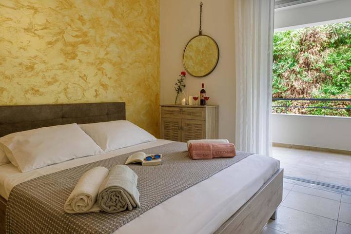 Ferienwohnung für 4 Personen, mit Balkon und Terrasse sowie Garten und Ausblick in Tolo - 2