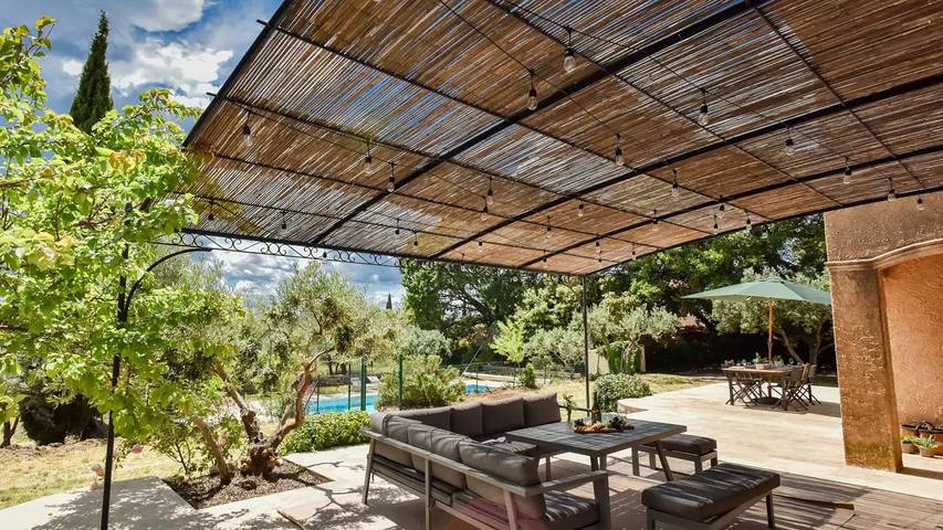 Location de vacances pour 8 personnes, avec Terrasse ainsi que Jardin et Piscine à Aups - 3