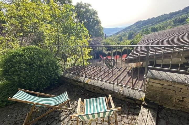 Location de vacances pour 6 personnes, avec jardin à Vernay