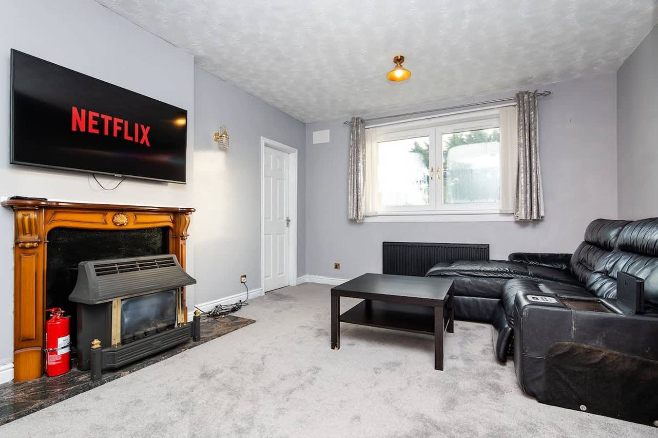 4 Bedroom House - Free Parking in Aberdeen, Aberdeenshire