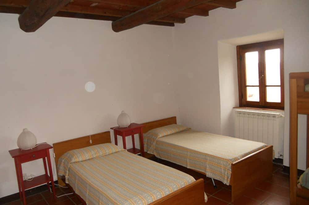 Familienfreundliches Landhaus im authentischen Steinstil Swimmingpool Wein Relax Wif in Castel Focognano, Casentino