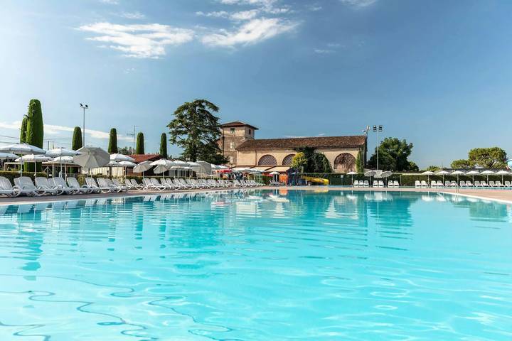 Camping voor 6 personen, met zwembad en terras in Peschiera del Garda
