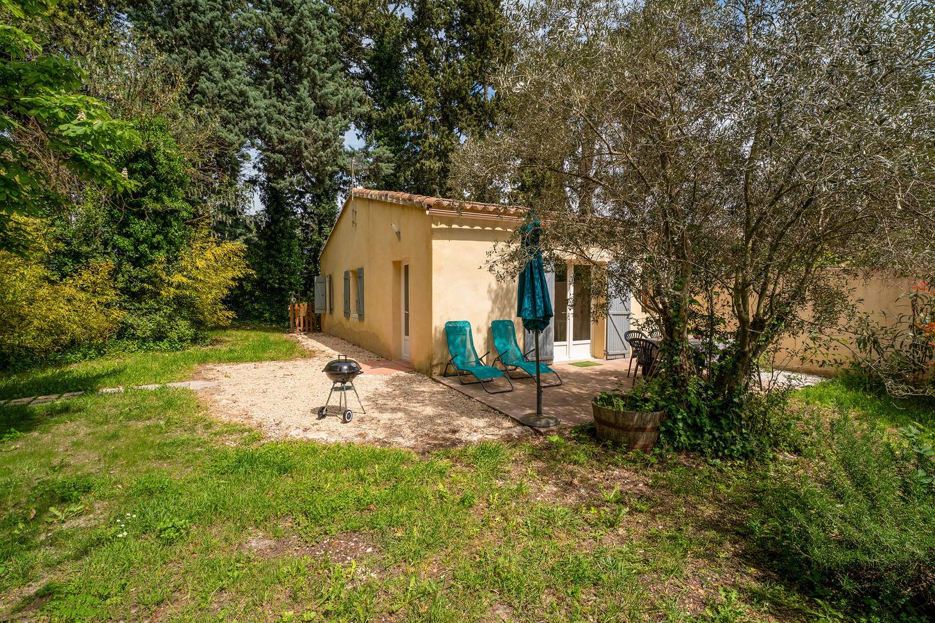 Casa de vacaciones 'Maisonnette' con terraza privada, jardín privado y Wi-Fi in Le Thor, Vaucluse