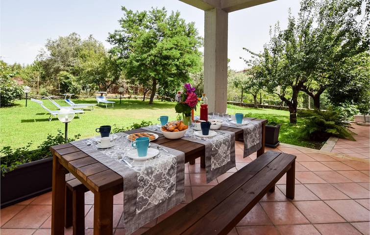 Acogedor apartamento con terraza, aparcamiento y aire acondicionado, a 400 m de Anguillara Sabazia. in Anguillara Sabazia, Lago de Bracciano
