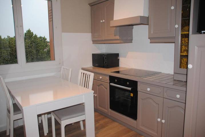 Gîte pour 4 personnes, avec vue et jardin à Bron - 2