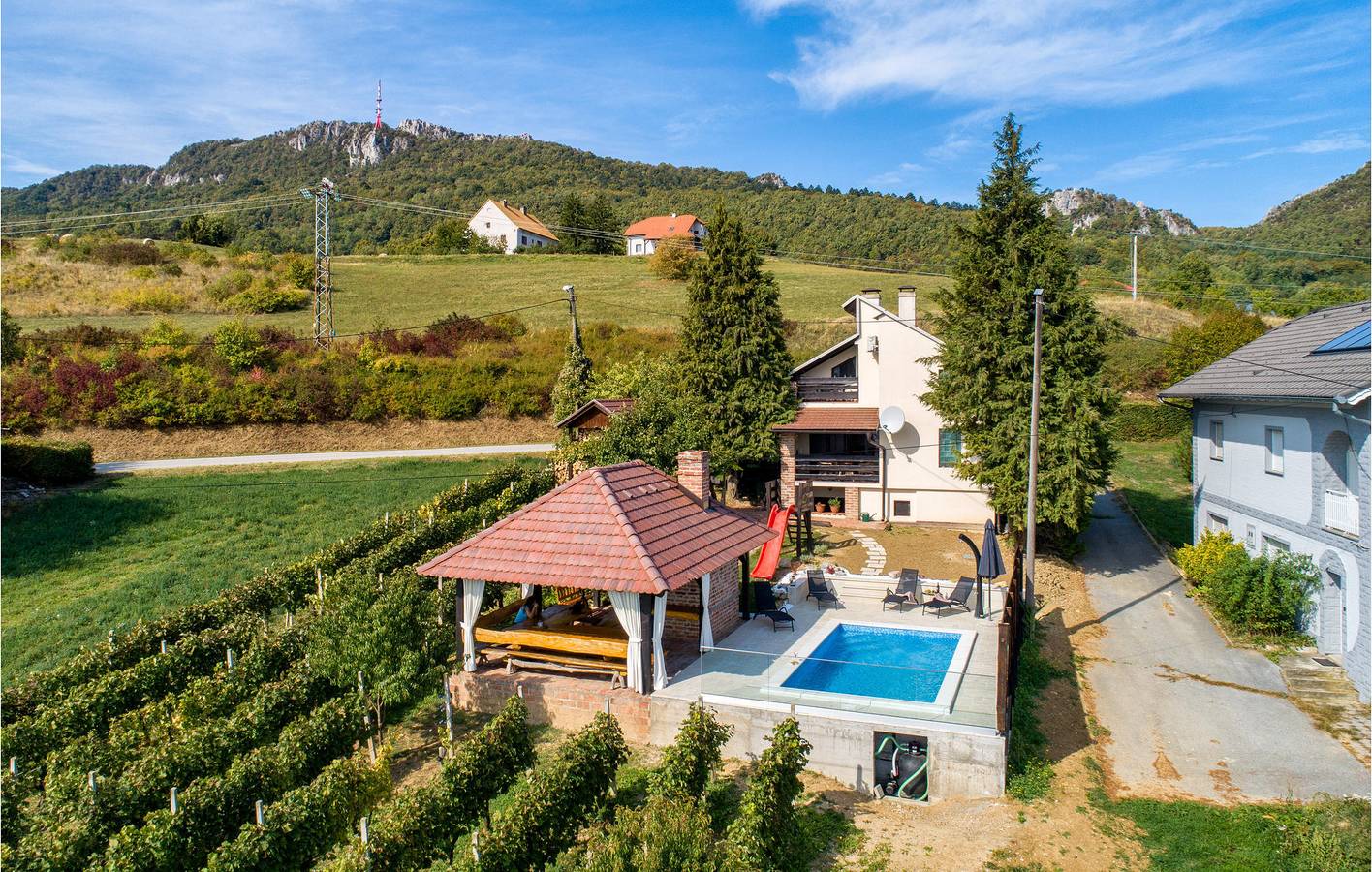 Modern appartement van 94 m² met zwembad, wifi, parkeerplaats en barbecue in Koprivnica-Krizevci