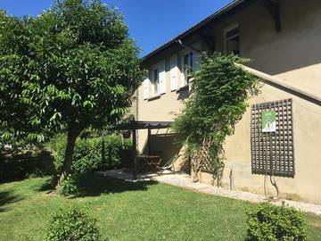 Gîte pour 4 personnes, avec jardin et terrasse, animaux acceptés à Ceyzériat